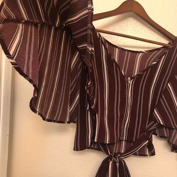 Charlotte Russe burgundy striped crop top blouse back zipper ruffled sleeve L - Picture 6 of 14
